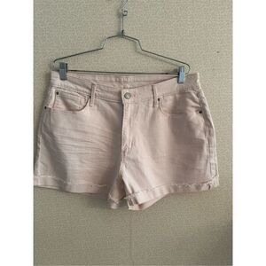 Signature Levi’s high-rise shorts